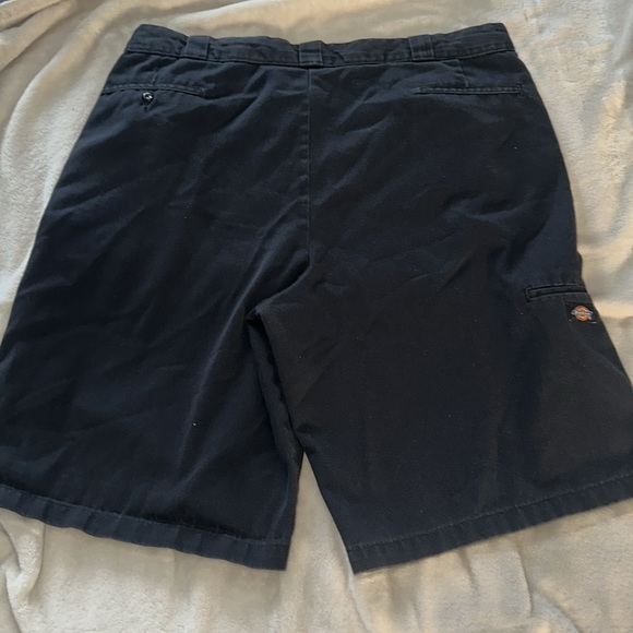 Black dickies cargo shorts size 44 - Picture 2 of 3